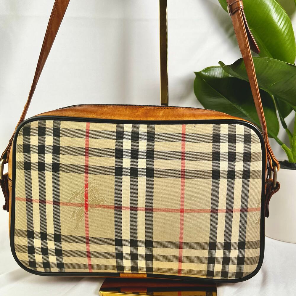 BURBERRY Vintage Novacheck Leather and Gold Hardware Shoulder Bag - Picture 6 of 9